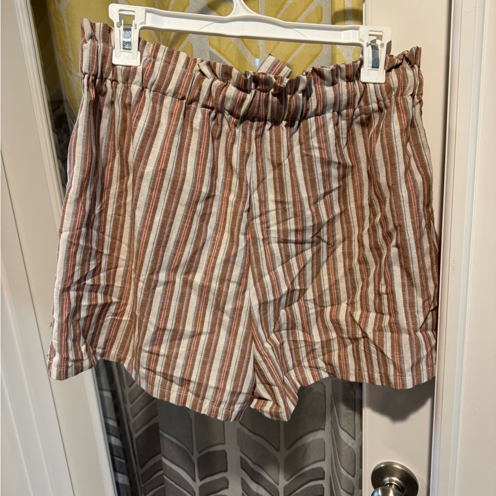 Linen shorts - Picture 2 of 3